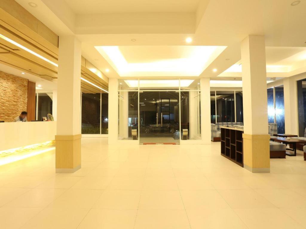 Fovere Hotel Palangkaraya By Conary מראה חיצוני תמונה