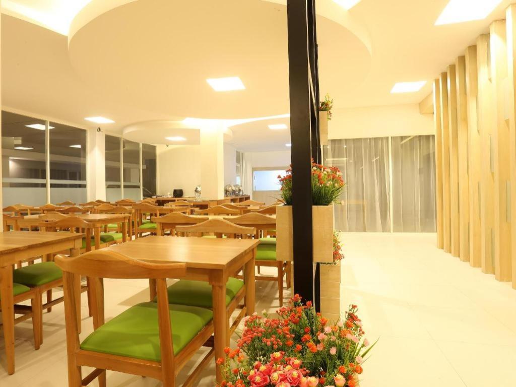 Fovere Hotel Palangkaraya By Conary מראה חיצוני תמונה